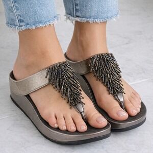 FitFlop Cha Cha Sandals Sz 8 Pewter Beaded Fringe Thong Comfort Boho Festival